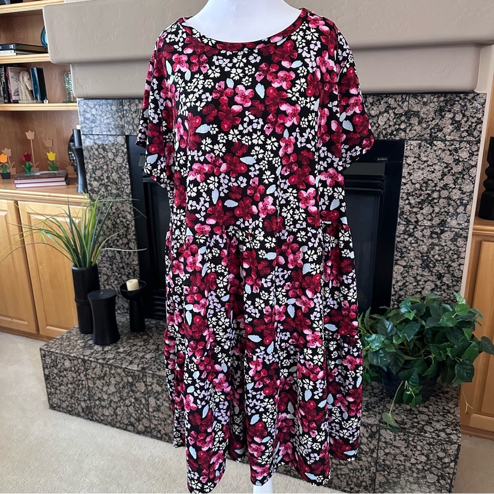 LuLaRoe Ariel Three Tiered Floral Dress with Pockets oversized XL fits like 2XL - Picture 2 of 12